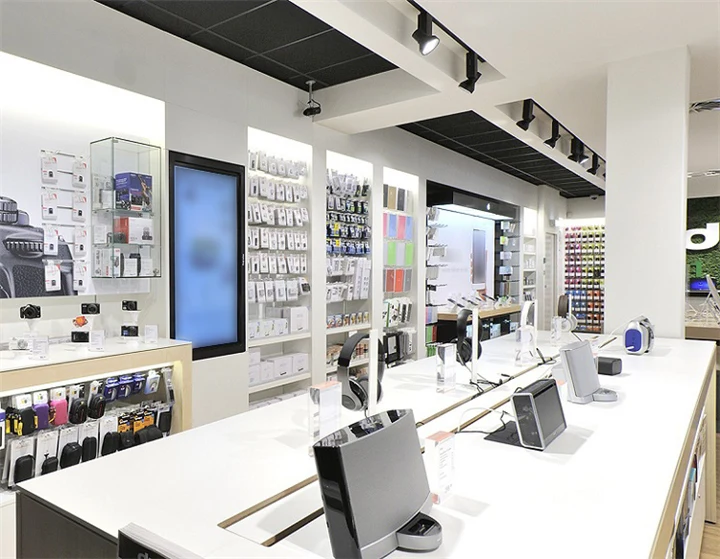 Modern Tech Retail Store